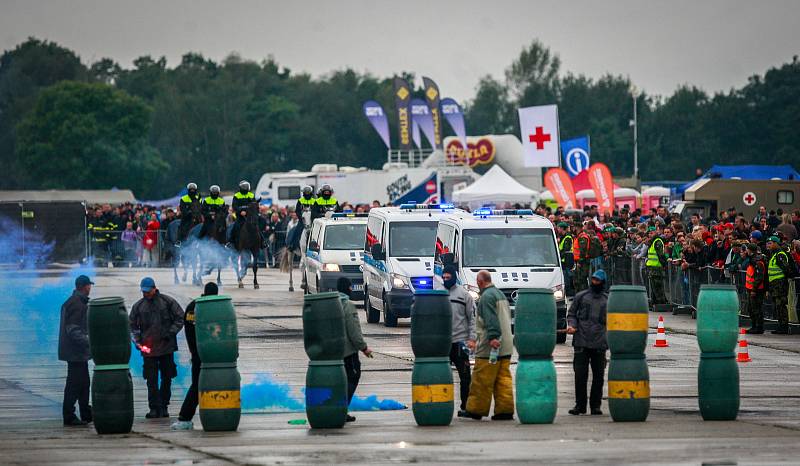 Dny NATO v Ostravě na letišti v Mošnově. Přehlídka jízdní a pořádkové policie