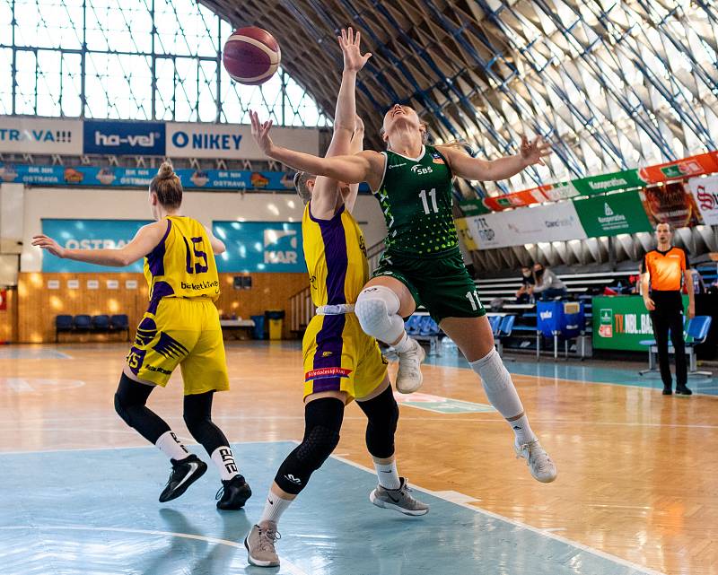 Utkání 6. kola Ženské basketbalové ligy: SBŠ Ostrava - Slovanka MB, 21. listopadu 2020 v Ostravě.