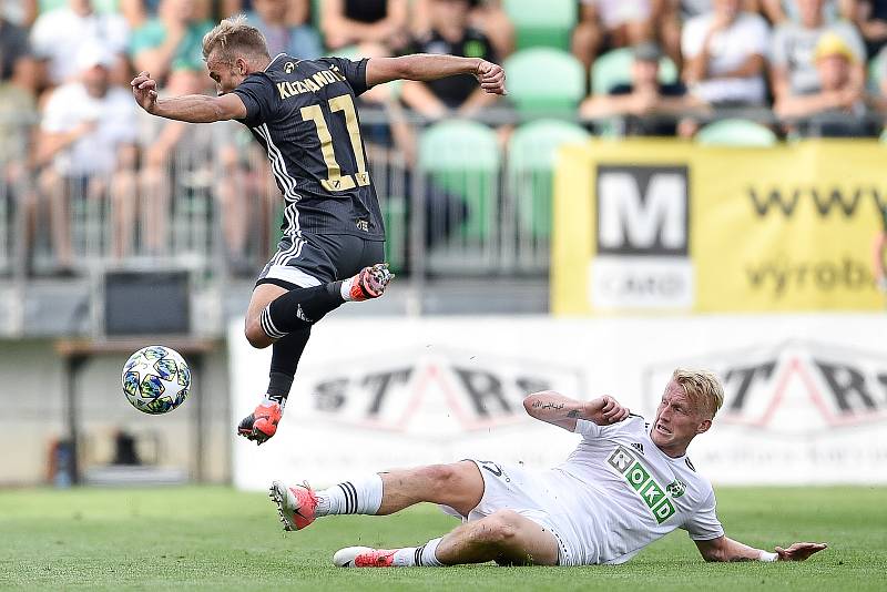 Utkání 2. kola první fotbalové ligy: MFK Karviná - Baník Ostrava, 22. července 2019 v Karviné. Na snímku (zleva) Nemanja Kuzmanovič a Michal Petráň.