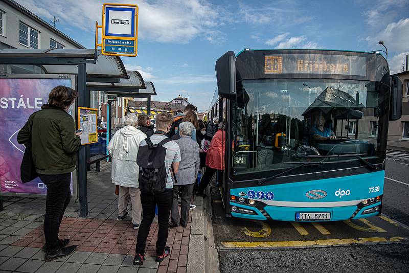 Ranní situace hned první den uzavírky mostu přes řeku Odru v Ostravě-Přívoze a jeho okolí, 31. května 2021.