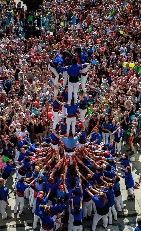 Začátek Festivalu v ulicích přilákal tisíce lidí. Bohatý program bude pokračovat ještě v sobotu a neděli.