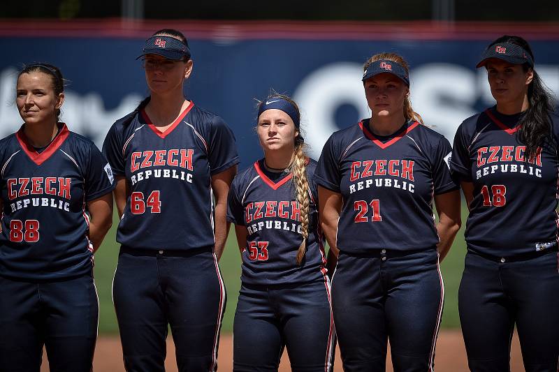 Mistrovství Evropy žen v softballu, 30. června 2019 v Ostravě. Zápas ČR - Litva. Na snímku (zleva) JAKESOVA Tereza, RENDLOVA Eva, KUBICOVA Tereza, BLAHOVA Martina a WEISSOVA Adela.