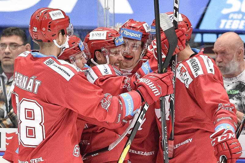 Utkání 7. kola hokejové extraligy: HC Vítkovice Ridera - HC Oceláři Třinec, 3. října 2019 v Ostravě. Na snímku (střed) Michal Kovařčík.