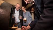 První várka Pilsner Urquell v pivnici U Rady, 2. listopadu 2018 v Ostravě.