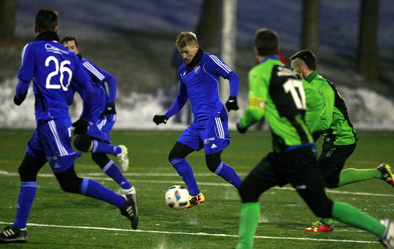 Fotbalisté Baníku Ostrava (v modrém) porazili Petřkovice 5:0.