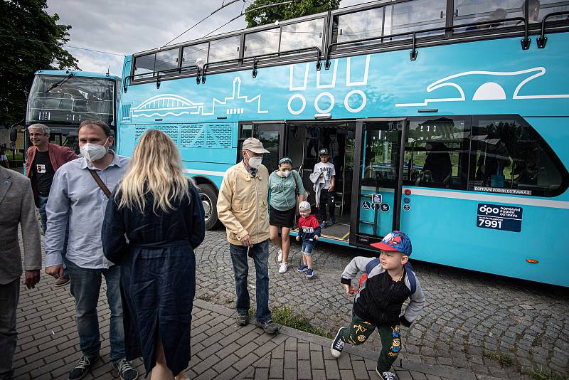 Start nové linky, kdy doubledecker spojí Dolní oblast Vítkovice se zoologickou zahradou, 5. června 2021 v Ostravě.