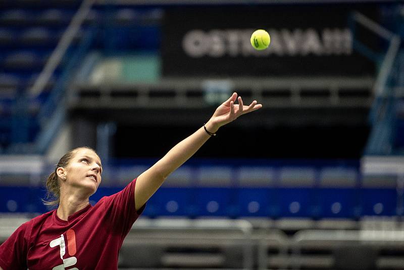 Karolína Plíšková na tréninku českých tenistek před utkáním 1. kola Světové skupiny Fed Cupu proti Rumunsku, 6. února 2019 v Ostravě.