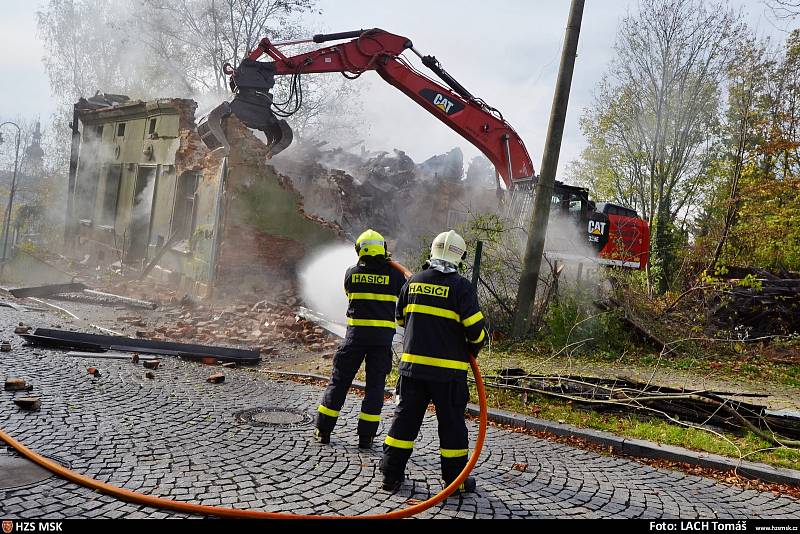 Zásah hasičů u požáru rodinného domu ve Slezské Ostravě.