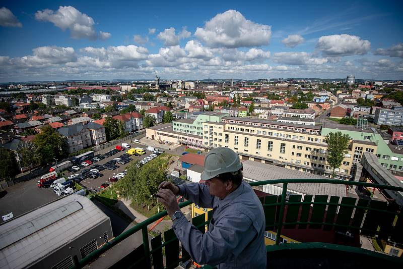 Pohled z těžní věže Dolu Jeremenko na Ostravu.