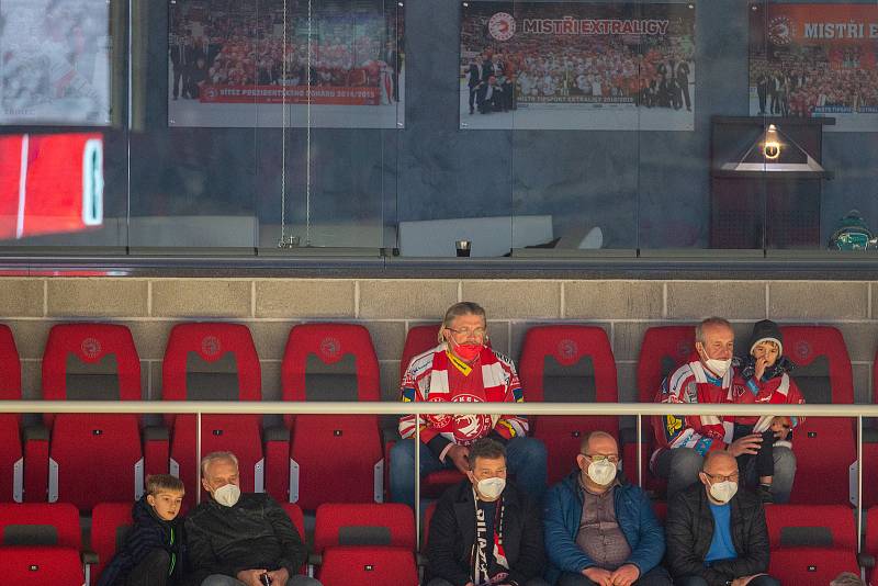 Fanoušci při derby Třinec - Vítkovice (8. prosince 2021)