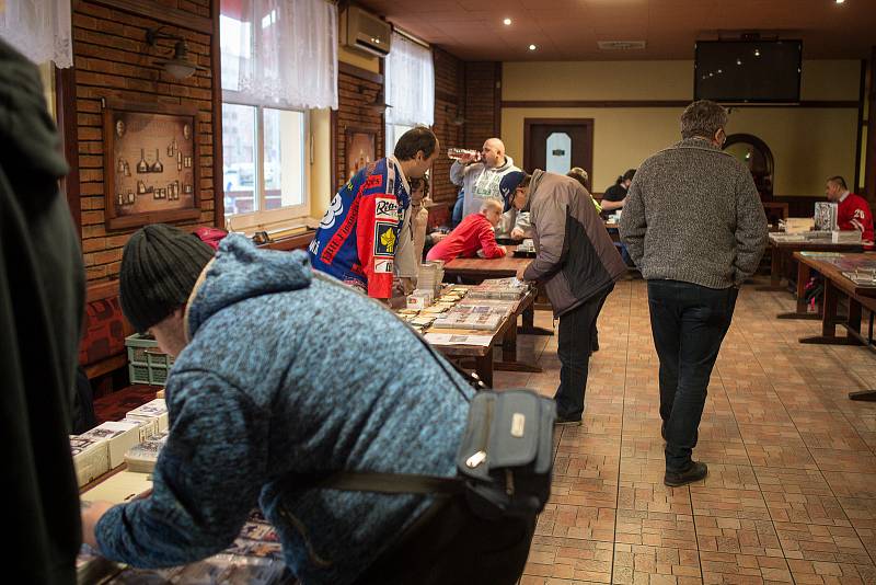 Sběratelé hokejových karet se sešli v restauraci Na Plynární, 8. prosince 2018 v Ostravě.