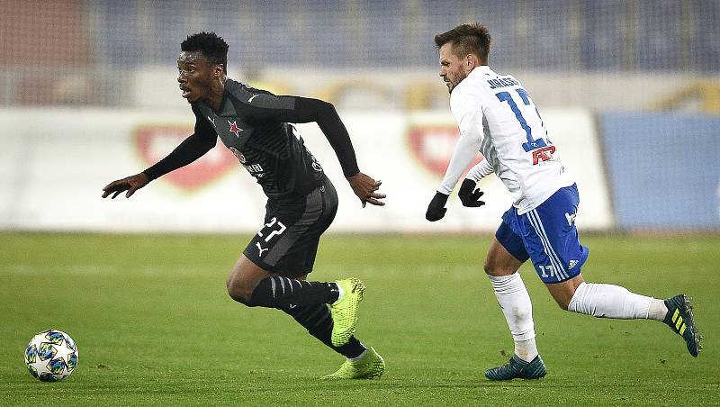 Utkání 4. kola českého fotbalového poháru MOL Cupu: Baník Ostrava - SK Slavia Praha, 30. října 2019 v Ostravě. Na snímku (zleva) Benjamin Traore Ibrahim a Milan Jirásek.