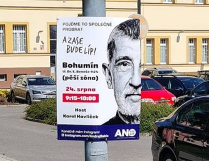 Poutače upozorňujících na setkání s Andrejem Babišem v Bohumíně.