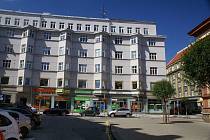 Hlavní prodejna Tuzexu, kde se prodávalo za bony luxusní zboží, byla v Puchmajerově ulici, tedy v centru Ostravy. Dnes je zde peněžní ústav Equa bank.