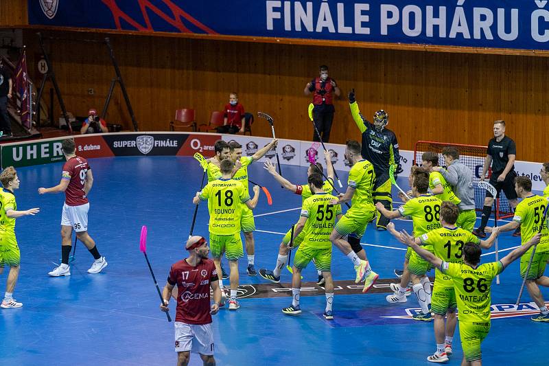 Florbalové Vítkovice si z Chomutova odváží double, protože muži z 1.FC Tempish Vítkovice porazili ve finále Poháru českého florbalu tým Acema Sparta Praha 6:4.