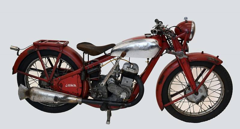 V Restaurátorské dílně při VŠB – Technické univerzitě Ostrava se zásadní proměny dočkala historická motorka Jawa 350sv z roku 1934.