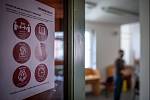 Karanténní opatření k zamezení šíření koronaviru (COVID-19) v knihovně města Ostravy, 7. května 2020.