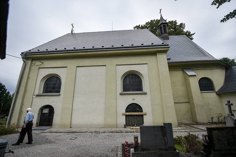 Kostel sv. Bartoloměje v Nové Vsi, druhá nejstarší církevní památka v celé Ostravě, srpen 2018.