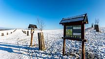 Naučnou stezku Obora Sovinec vytvořili členové Mysliveckého sdružení Fryčovice. Jejich obora se specializuje na chov vzácné zvěře, jelence viržinského (běloocasého). Fryčovice, 10. ledna 2021.