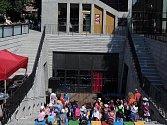 Rájem pro děti je nová přístavba divadla loutek, která byla v pátek slavnostně otevřena. Stavba přišla na necelých sedmdesát milionů korun, 67 milionů poskytla Evropská unie, na zbytku se podílelo město Ostrava jako zřizovatel divadla.