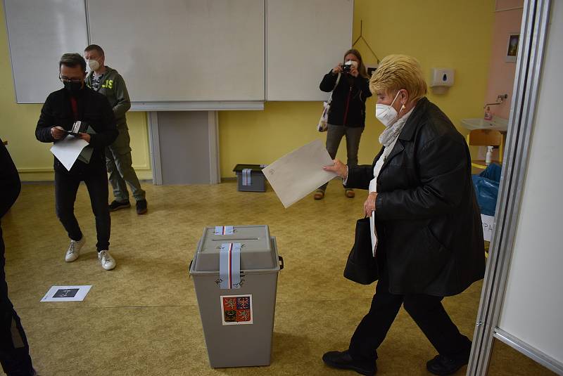 Sněmovní volby v Krnově na Bruntálsku, 8. října 2021.