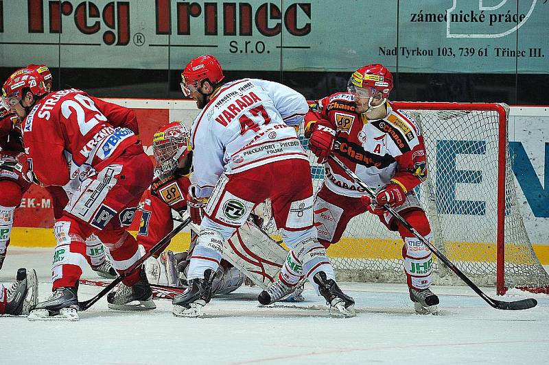 Třinec dokonal obrat. Je ve finále play off. Rozhodl Zíb.