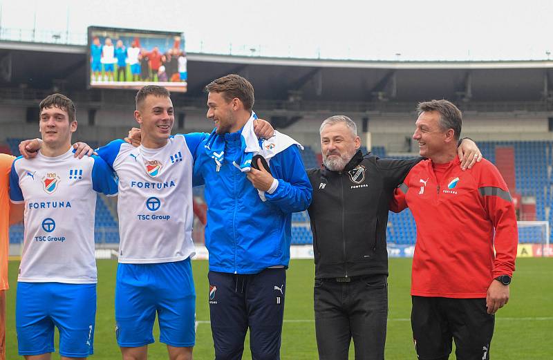 Fotbalisté Baníku Ostrava (v bílém) proti Slovácku