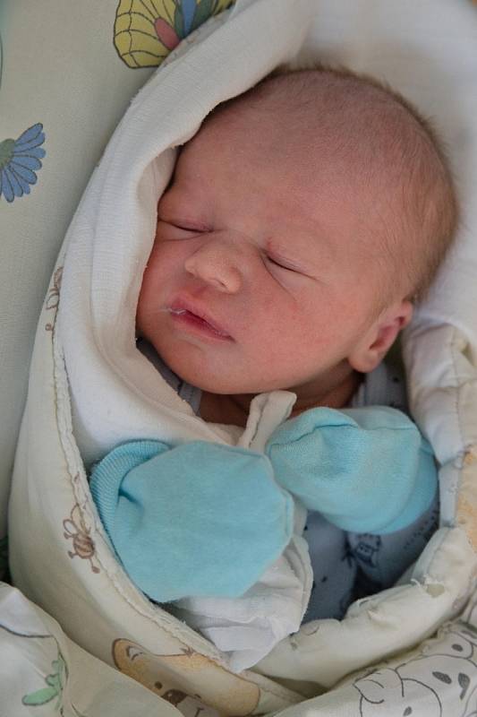 Adrian Puška, Karviná, narozen 11. května 2022 v Karviné, míra 48 cm, váha 2840 g. Foto: Marek Běhan