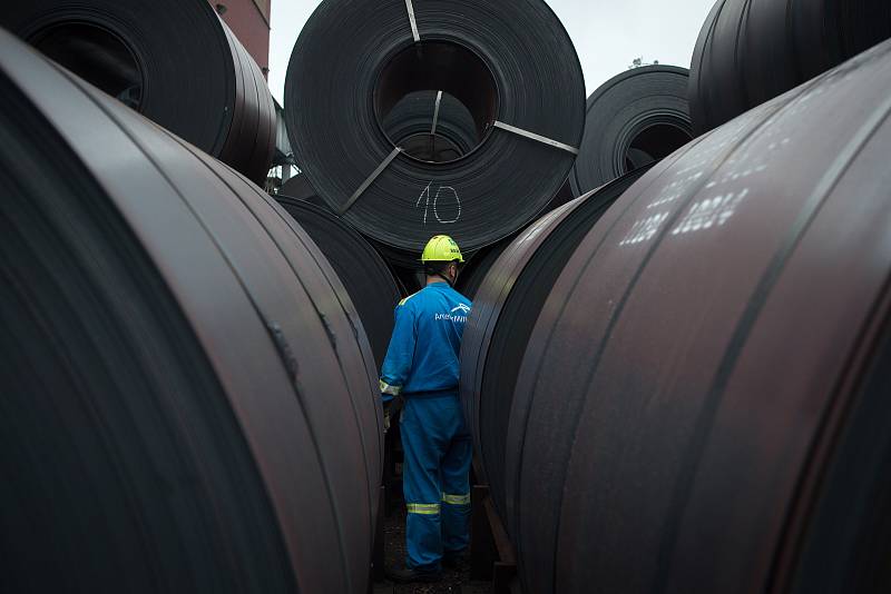 Podnik ArcelorMittal Ostrava, 19. října 2018 v Ostravě. Na snímku provoz Minihuť, ocelárna. Hotové role, svitky.