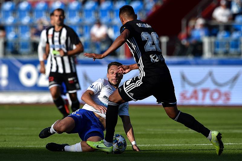 Utkání 9. kola první fotbalové ligy FORTUNA:LIGA, FC Baník Ostrava - SK Dynamo České Budějovice, 15. září 2019 v Ostravě. Na snímku (zleva) Adam Jánoš a Ivan Schranz.