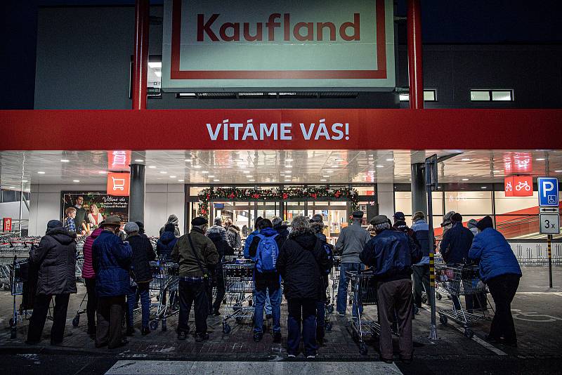 Otevření nově zrekonstruovaného obchodního domu Kaufland v Ostravě-Porubě, 8. prosince 2021.