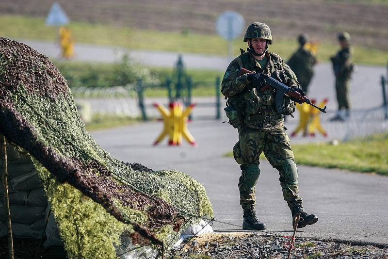 Krajské vojenské velitelství Ostrava v úterý pořádalo mediální den s ukázkami likvidací nepřítele při přepadeních, léčkách, ale i dalších akcích „militantních skupin“ vyslaných k destabilizaci bezpečnostní situace v zemi.