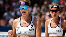 Ženy: Zápas o 3. místo USA - Nizozemsko. FIVB Světové série v plážovém volejbalu J&T Banka Ostrava Beach Open, 2. června 2019 v Ostravě. Na snímku (zleva) Madelein Meppelink (NED), Sanne Keizer (NED).