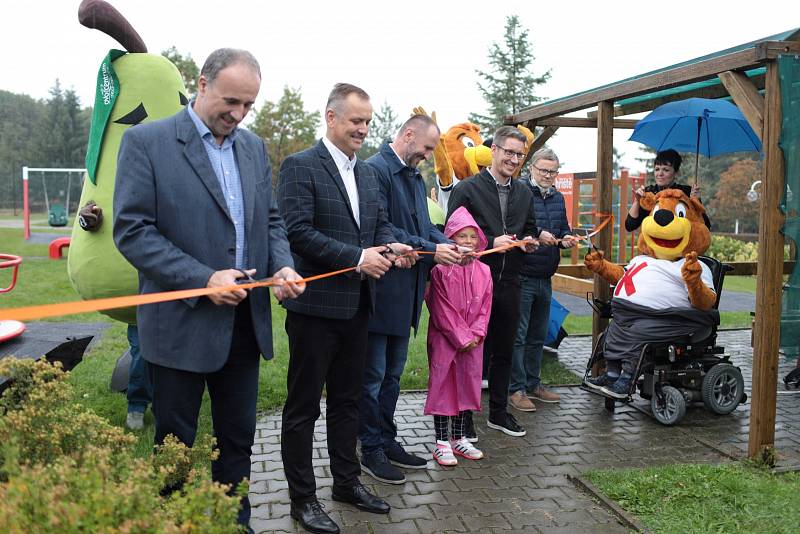 Slavnostní otevření nového Oranžového hřiště.