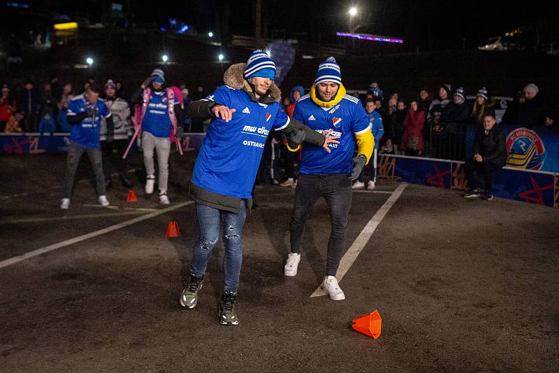 Mikulášský trojboj (HC Vítkovice Ridera - FC Baník Ostrava) v areálu Skalka Family Park, 3. prosince 2019 v Ostravě.