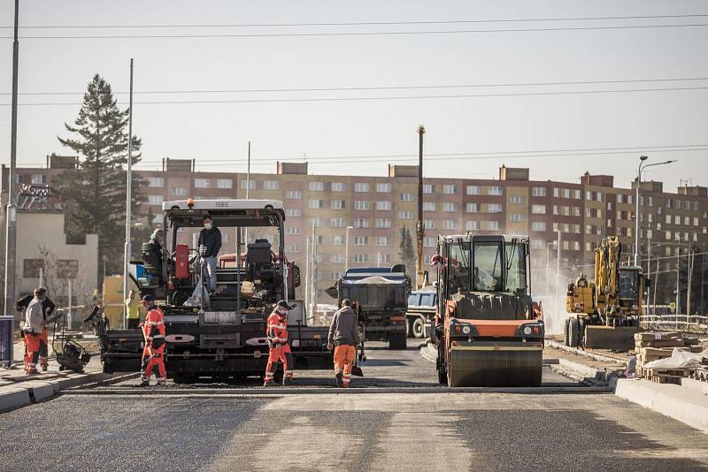 Rekonstrukce na výškovických mostech skončí 15. května.