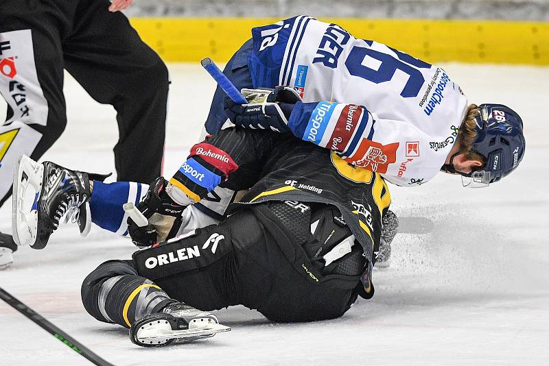 Utkání 40. kola hokejové extraligy: HC Vítkovice Ridera - HC Litvínov, 22. ledna 2023, Ostrava. (zleva) Peter Krieger z Vítkovic a Giorgio Estephan z Litvínova.