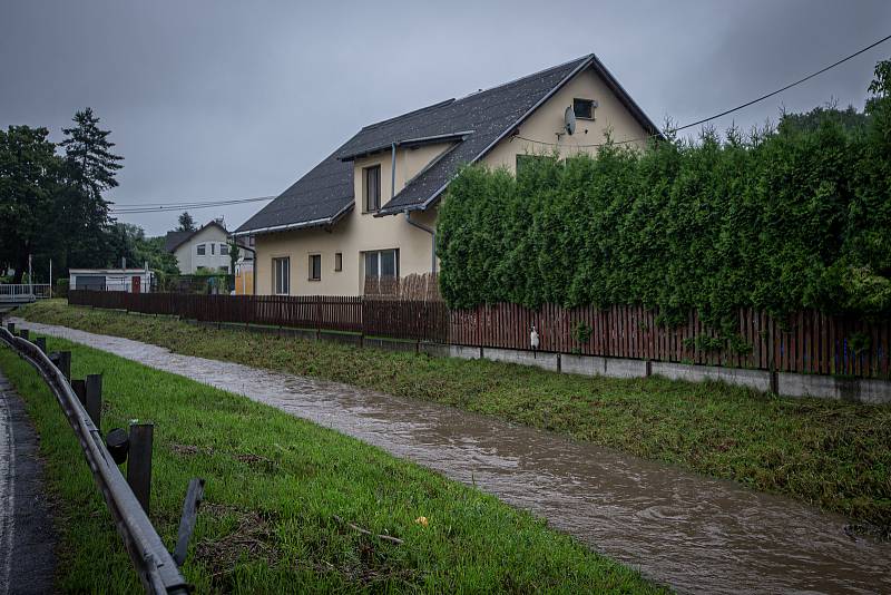 Starobělský potok v městském obvodě Stará Bělá, 21. června 2020.