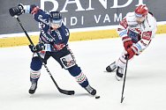 Čtvrtfinále play off hokejové extraligy - 1. zápas: HC Oceláři Třinec - HC Vítkovice Ridera, 20. března 2019 v Třinci. Na snímku (zleva) Ondřej Roman a Petr Vrána.