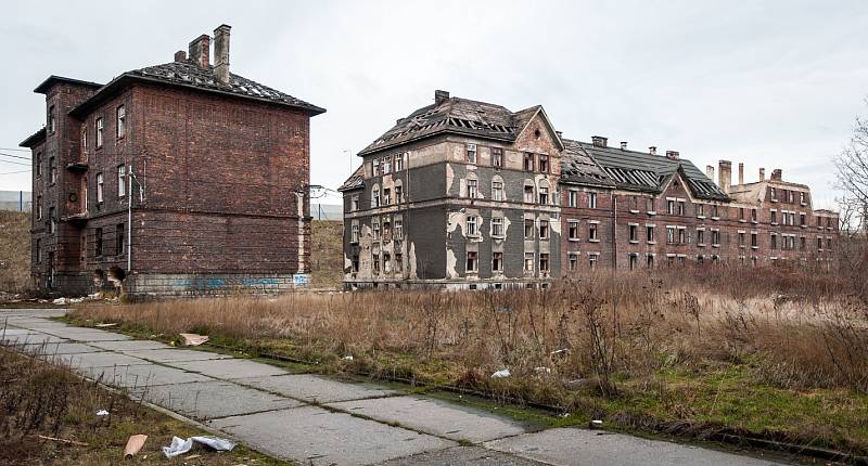 Ostravské ghetto Přednádraží. Snímek ze začátku roku 2014. Opuštěné domy v lukrativní ostravské čtvrti i nadále chátrají. 