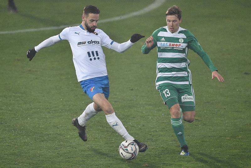 Utkání 11. kola první fotbalové ligy: FC Baník Ostrava - Bohemians Praha 1905, 11. prosince 2020 v Ostravě. (zleva) Tomáš Zajíc z Ostravy a Pavel Osmančík z Bohemians.