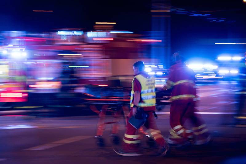 Zásah hasičů u požáru v Domově seniorů Kamenec 8. září v Ostravě.