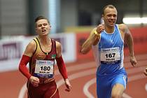 Halové mistrovství ČR mužů a žen v atletice, 21. února 2021 v Ostravě. Vítěz závodu na 200m mužů Pavel Maslák (vlevo).