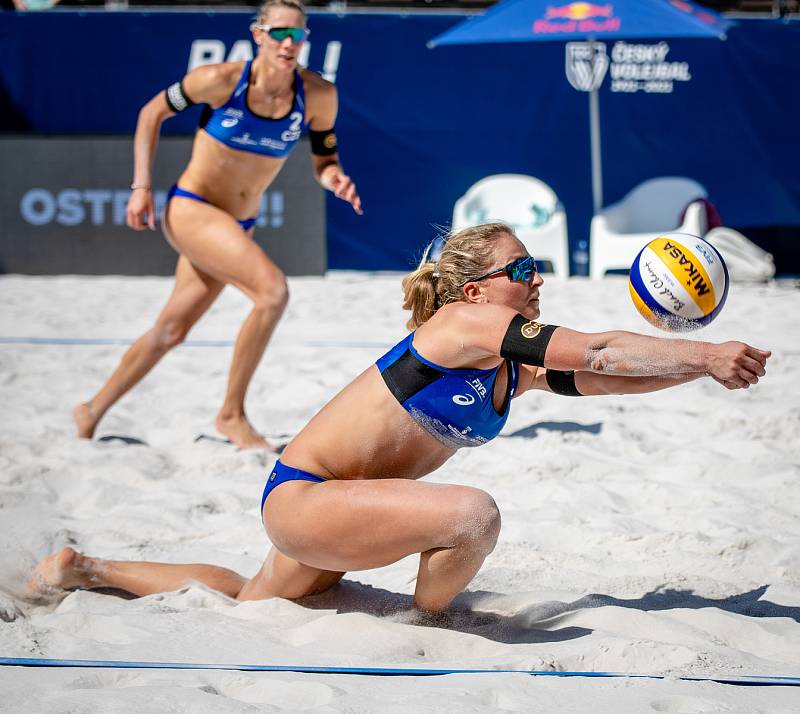 J&T Banka Ostrava Beach Open, 3. června 2021 v Ostravě. Michala Kvapilová (CZE) a Michaela Kubíčková (CZE).