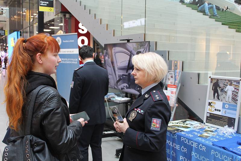 Preventivní kampaň v pátek začala i v obchodním centru Nová Karolina v Ostravě.