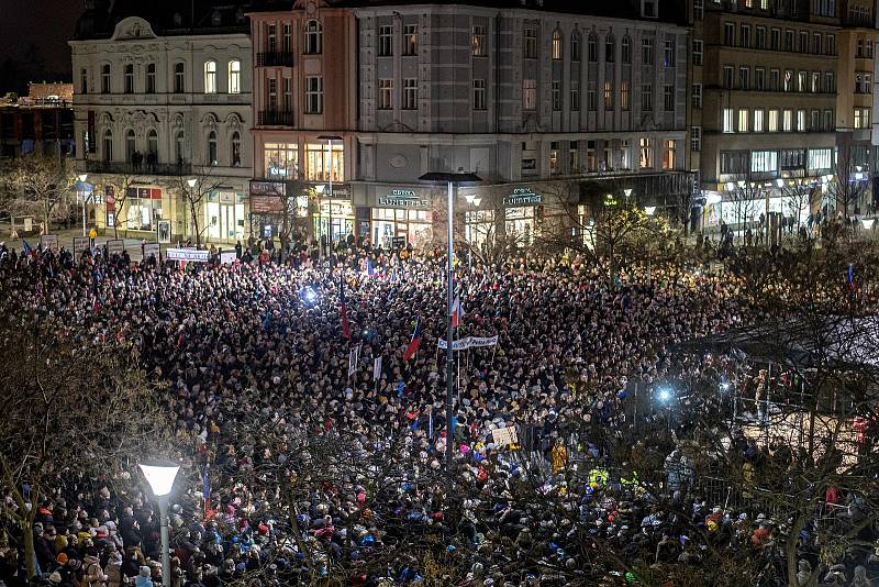 Prezidentský kandidát Petr Pavel dorazil na Masarykovo náměstí, 19. ledna 2023, Ostrava.