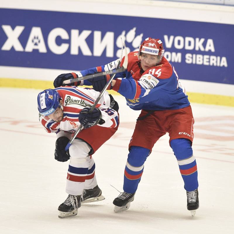 Fanoušci v Ostravě tleskali, byť čeští hokejisté prohráli s Ruskem v druhém z dvojice utkání Euro Hockey Tour 2:4. Ve vzájemných duelech se sbornou si připsali po pěti úspěších za sebou první prohru. 