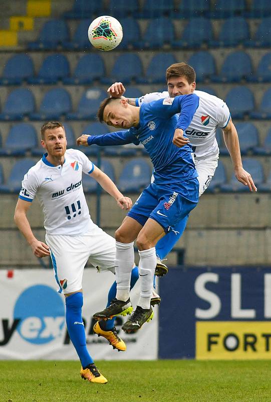 Fotbalisté Baníku Ostrava (v bílém) uhráli v sobotním utkání 25. kola FORTUNA:LIGY cennou bezbrankovou remízu v Liberci.