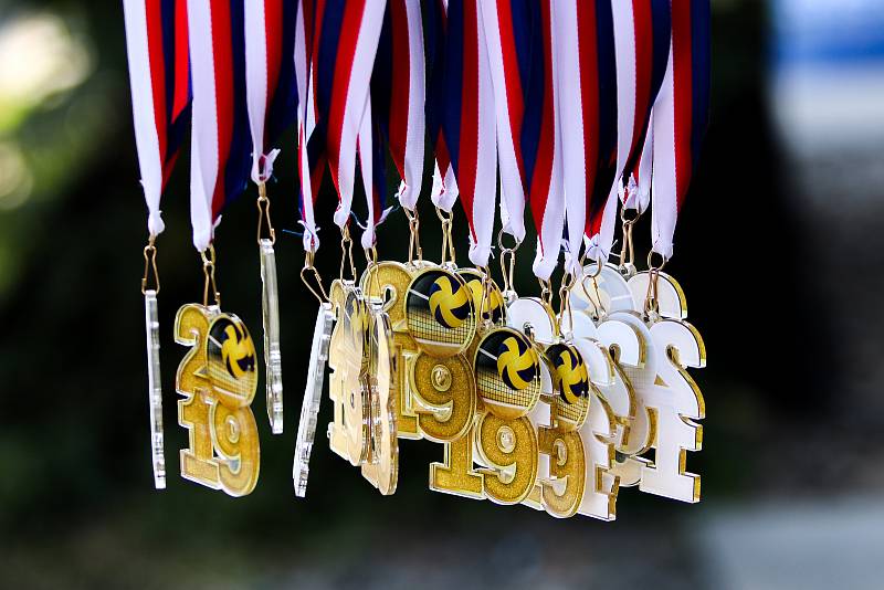 Muži: Zápas o 3. místo Polsko - Rusko. FIVB Světové série v plážovém volejbalu J&T Banka Ostrava Beach Open, 2. června 2019 v Ostravě. Na snímku medaile.