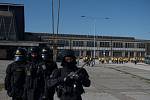 Příjezd opavských fanoušků do Ostravy a jejich přesun na vitkovický stadion na zápas Baník vs. Slezský FC, 21. dubna 2019.